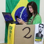 Nas redes sociais, apoiadores de Bolsonaro ironizam reportagem da Folha sobre 'Caixa 2' 3