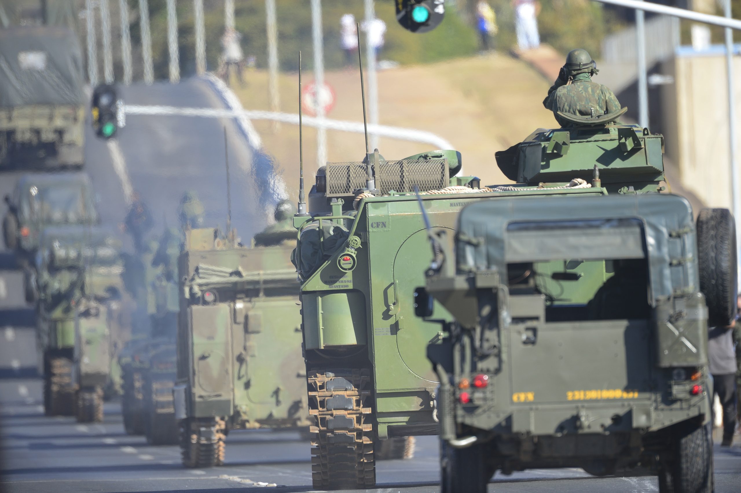 Confira imagens da exibição de tanques das Forças Armadas em Brasília 5