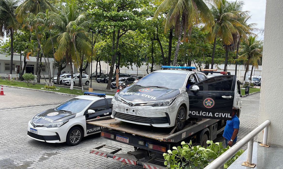 Agentes apreendem carro clonado da polícia em operação no Rio de Janeiro 1
