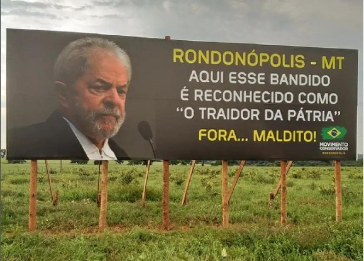 PT vai ao TSE contra outdoors que chamam Lula de 'ladrão' e 'traidor' 2 PT vai ao TSE contra outdoors que chamam Lula de 'ladrão' e 'traidor' 1