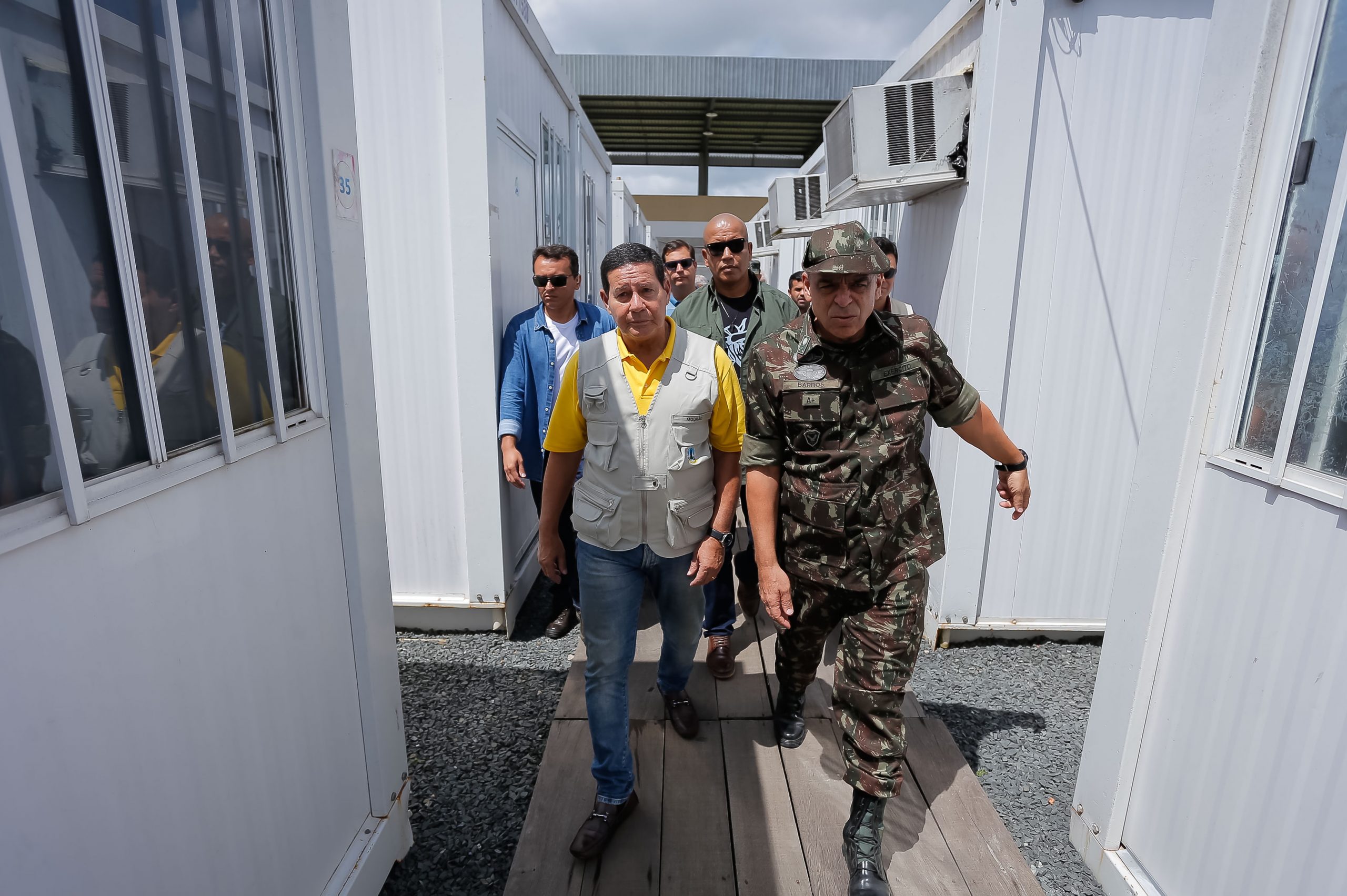 Exército renova tropa de militares na fronteira com Venezuela e parentes se despedem 3
