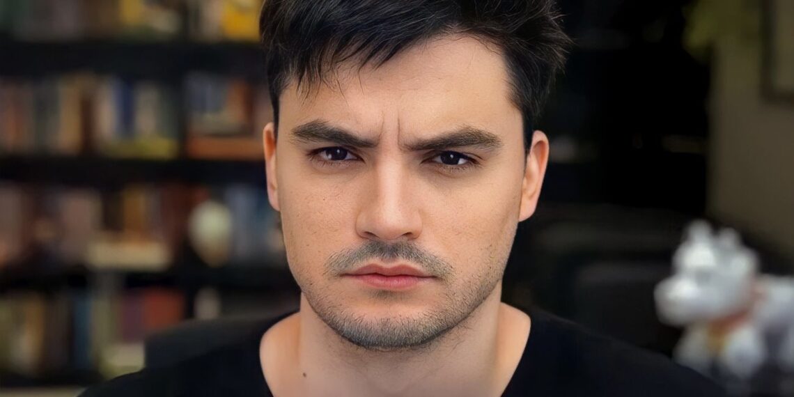 Na imagem, o influenciador digital Felipe Neto, de 35 anos — Reprodução/YouTube