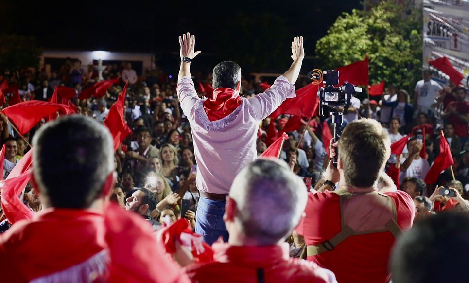 Na imagem, Peña discursa na reta final da campanha geral — Divulgação/Redes Sociais