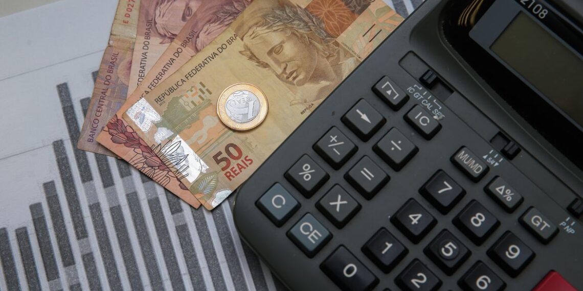 Economia, Moeda Real, Dinheiro, Calculadora, cédulas, 50 reais, 10 reais