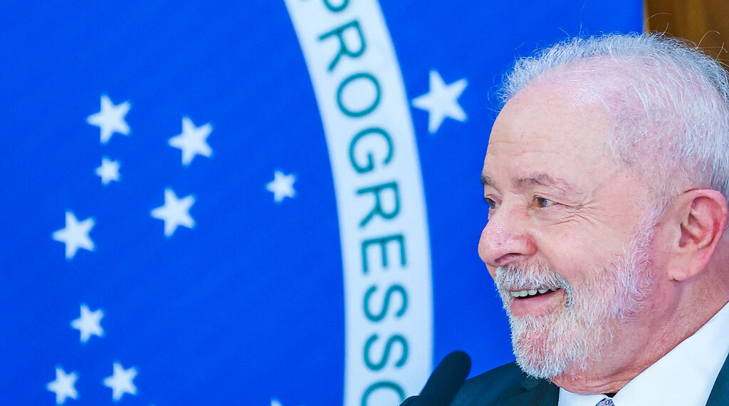 Governo Lula é visto como péssimo, ruim ou regular por 57,6% da população, aponta pesquisa