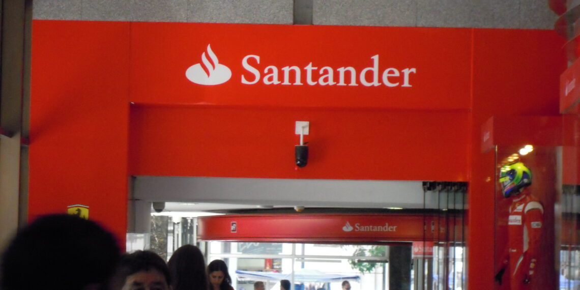 Santander Brasil tem queda de 47% no lucro do primeiro trimestre