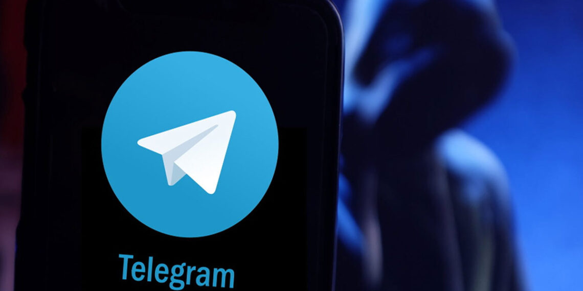Tela de celular no aplicativo do Telegram