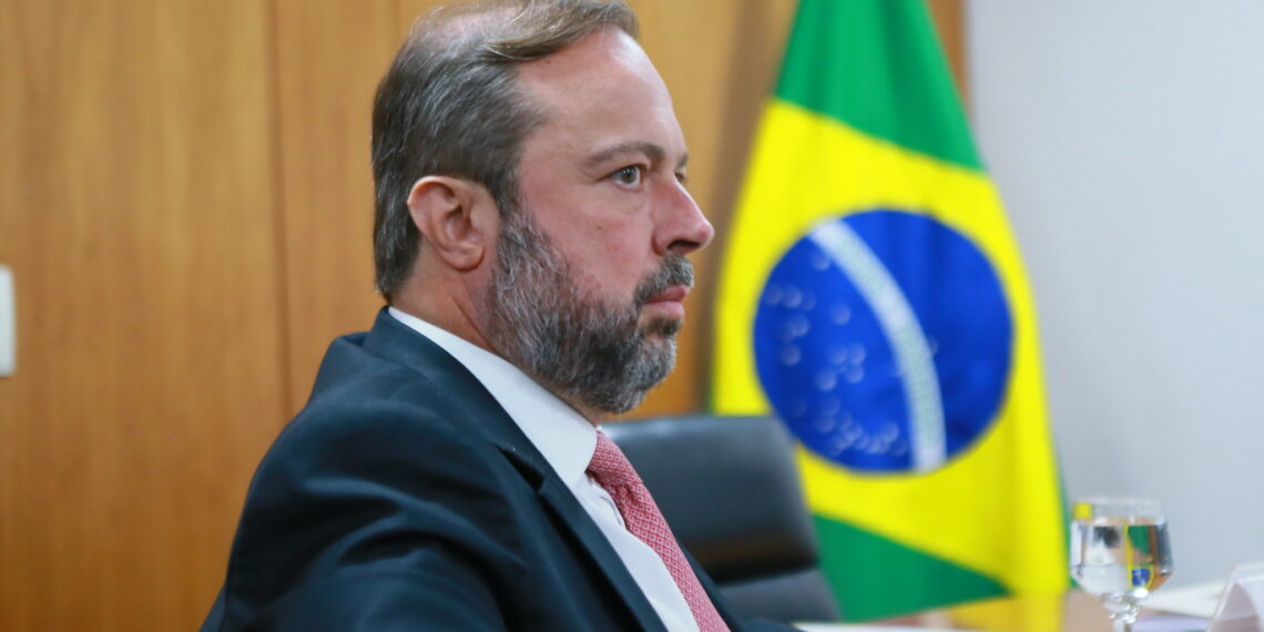 Ministro Alexandre Silveira contraria Marina Silva e defende sonda de petróleo na foz do Rio Amazonas