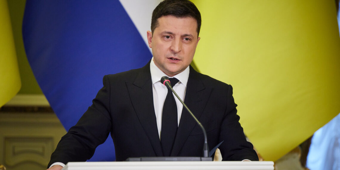 Volodymyr Zelensky e bandeira da Ucrânia