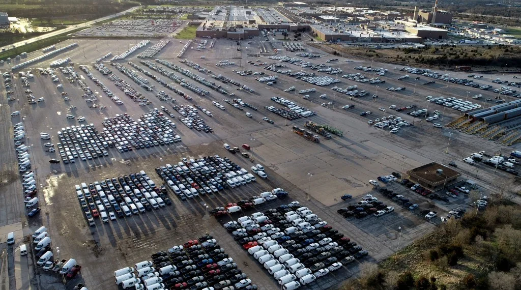 Produção de carros tem queda de 18% em abril, aponta Anfavea