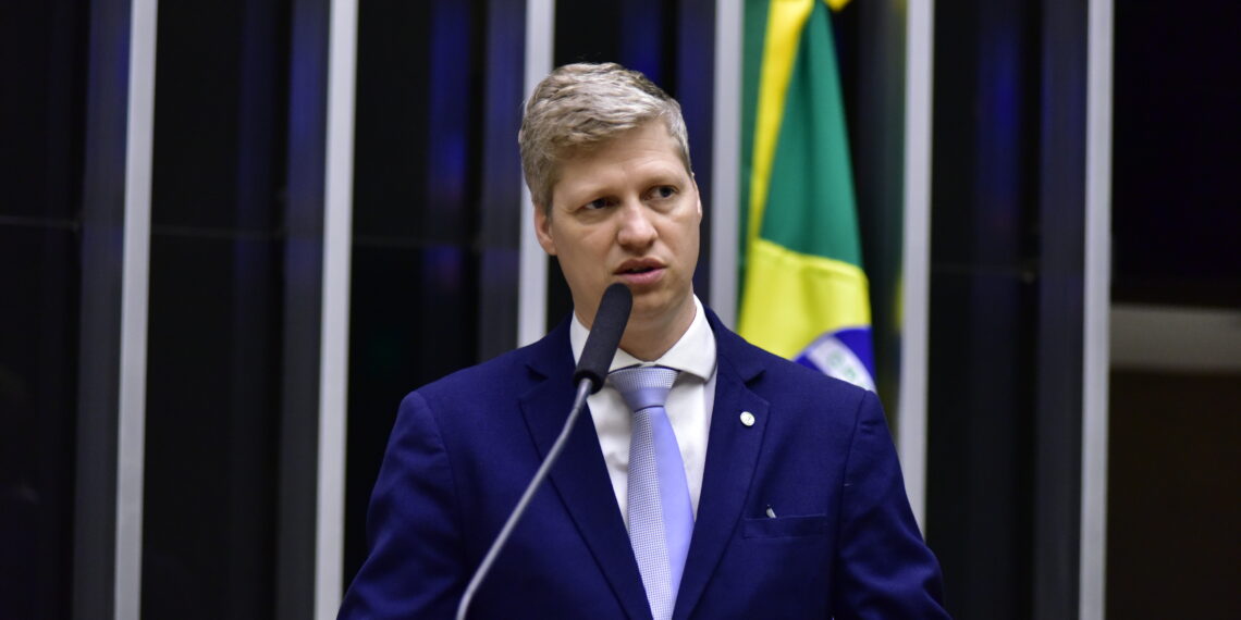 Marcel Vam Hattem discursando no plenário da Câmara dos Deputados