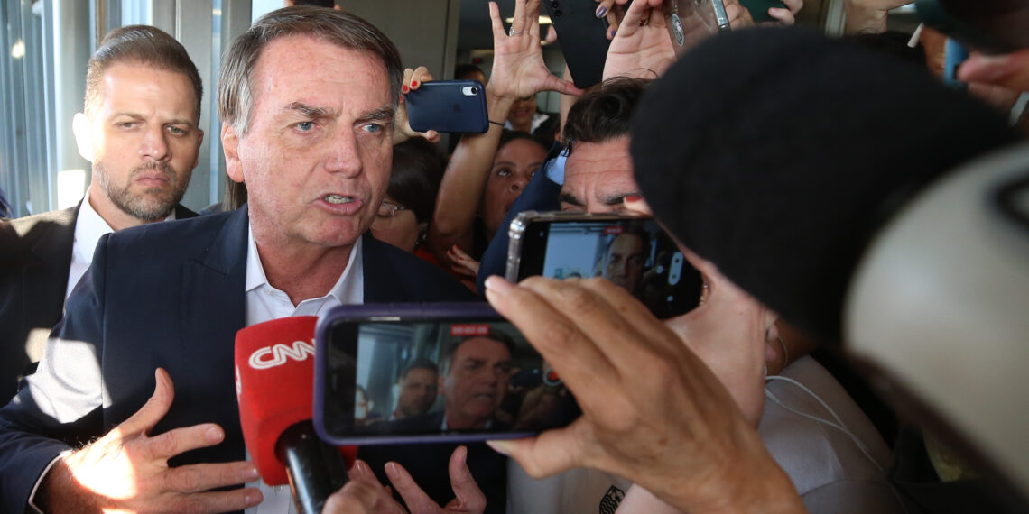 Jair Bolsonaro entra na mira e pode ser convocado para depor na CPMI 8/1, diz relatora