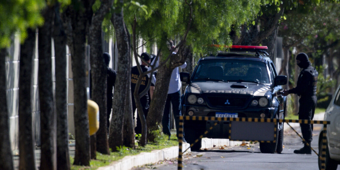 Brasília (DF), 03/05/2023 - Polícia Federal faz busca e apreensão na casa do ex-presidente Jair Bolsonaro.