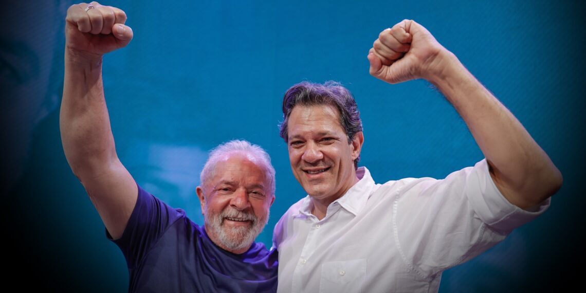 Luiz Inácio Lula da Silva comemora os 42 anos de fundação do Partido dos Trabalhadores, com Fernando Haddad, Gleisi Hoffmann, sua namorada Janja e outros dirigentes do partido.