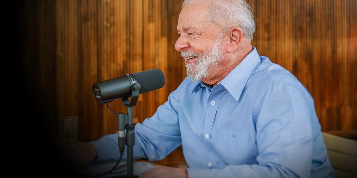 Brasília (DF), 13.06.2023 - Presidente Lula conversa com o jornalista Marcos Uchoa na estreia do programa Conversa com o Presidente.