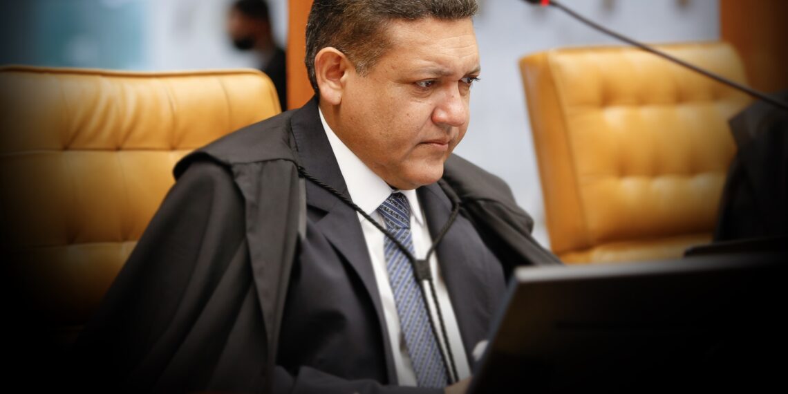 Kássio Nunes Marques cita 'direito de defesa' e vota a favor de decretos de Bolsonaro sobre armas