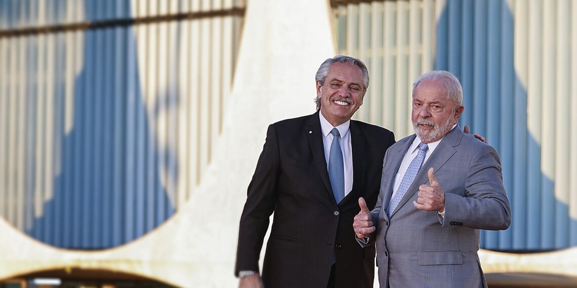 Brasília (DF), 02.05.2023 - Presidente da República, Luiz Inácio Lula da Silva, recebe o Presidente da República Argentina, Alberto Fernández, no Palácio da Alvorada.