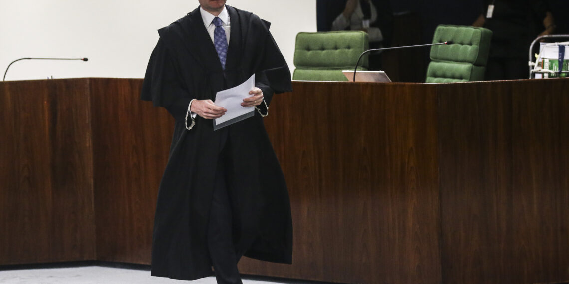 O advogado de Lula, Cristiano Zanin, durante sessão na Segunda Turma do Supremo Tribunal Federal (STF), para o julgamento de mais um pedido de liberdade para o ex-presidente Luiz Inácio Lula da Silva.
