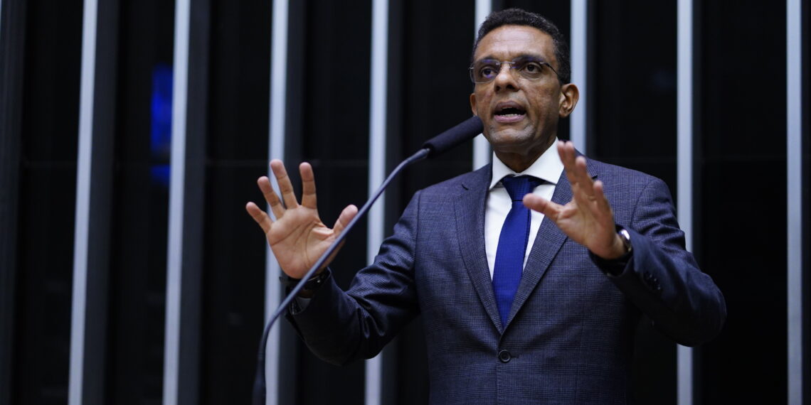 Com votos de Nunes e Mendonça, STF torna deputado réu por chamar Moraes de ‘lixo’, ‘tirano’ e ‘canalha’