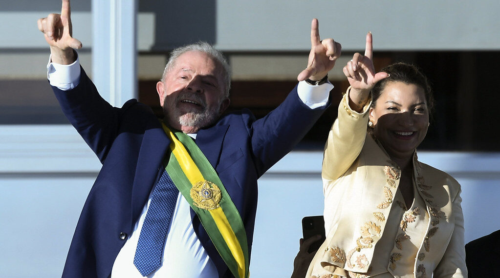 Gasolina ficou mais cara que o diesel sob governo Lula