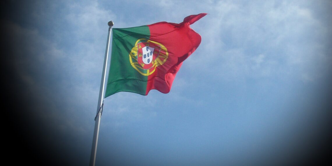 Portugal proíbe novos advogados brasileiros e provoca fúria na OAB