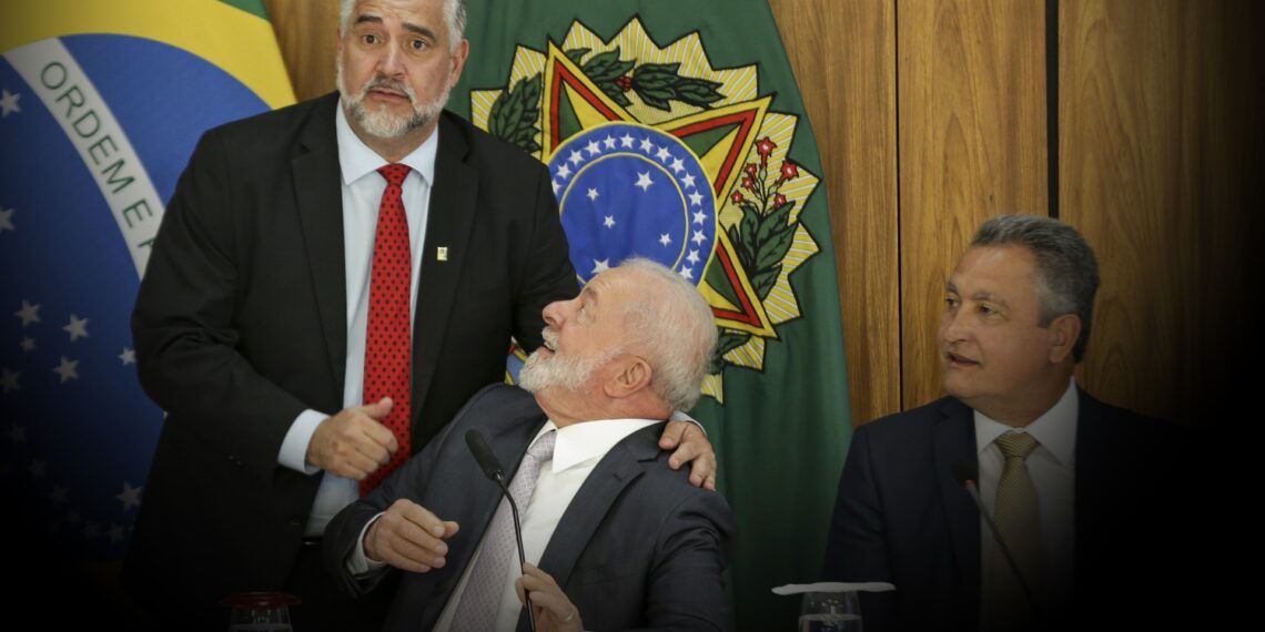 Lula adia saída de Daniela Carneiro em meio a impasse na Câmara