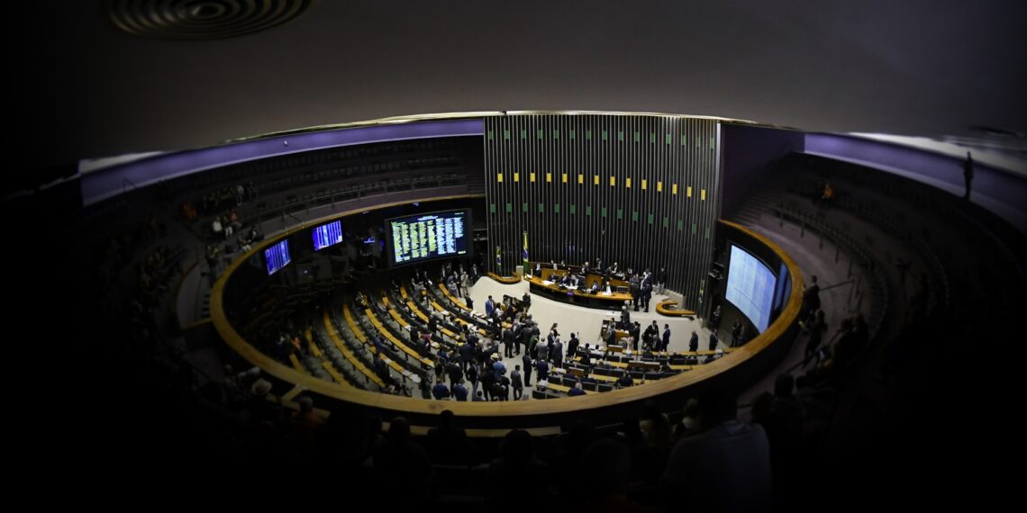 Plenário da Câmara dos Deputados durante sessão conjunta do Congresso Nacional destinada à deliberação dos Vetos nºs 46 e 67, de 2021; 30, 33, 34, 39, 43, 53, 54, 56 a 65, de 2022; e 1 a 7 de 2023; e dos Projetos de Lei do Congresso Nacional nºs 1, 2, 3 e 5, de 2023. Mesa: senador Marcelo Castro (MDB-PI); presidente do Senado Federal, senador Rodrigo Pacheco (PSD-MG); secretário-geral da Mesa do Senado Federal, Gustavo A. Sabóia Vieira.