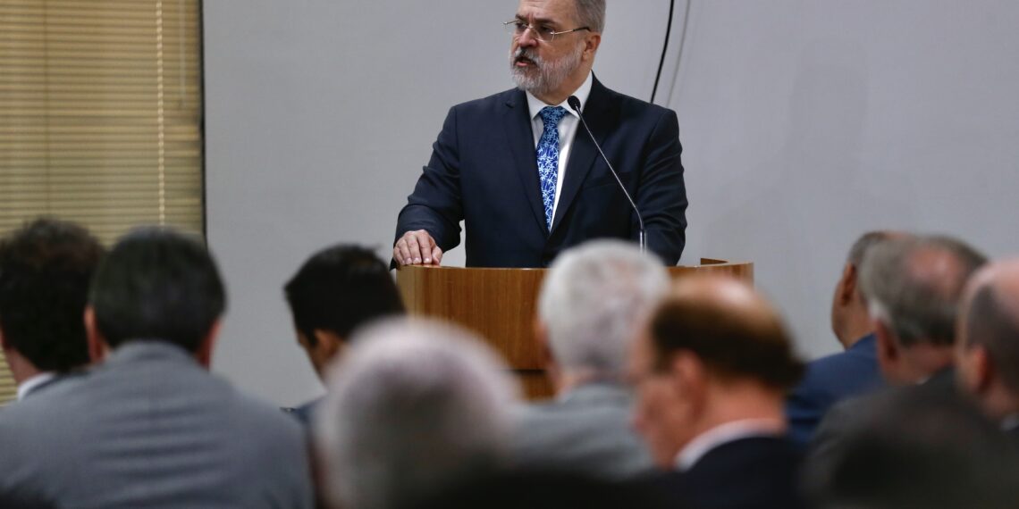 O procurador-geral da República, Augusto Aras,participa de reunião para discutir a produção nacional de fertilizantes e seus impactos econômicos, ambientais e sociais.