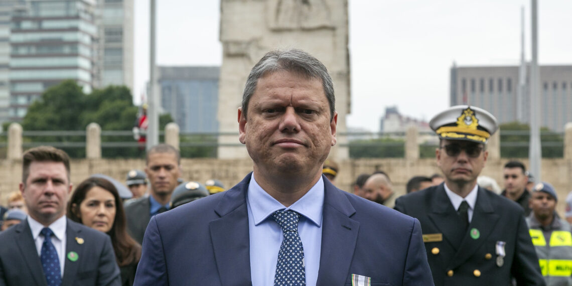 ‘Não houve excesso, houve atuação profissional’, diz Tarcísio de Freitas sobre operação da PM no Guarujá