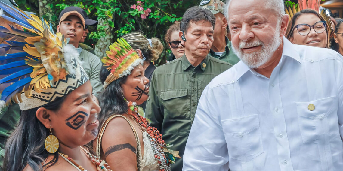 Colômbia - 08/07/2023 - O presidente Lula, chega a Colômbia para encontro com o Presidente da República da Colômbia, Gustavo Petro, onde na sequência tem a sessão de encerramento da Reunião Técnico-Científica da Amazônia.