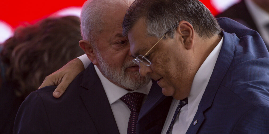 Brasília (DF), 21/07/2023 - O presidente Luiz Inácio Lula da Silva e o ministro da Justiça, Flávio Dino, durante lançamento do Programa de Ação na Segurança (PAS), no Palácio do Planalto.