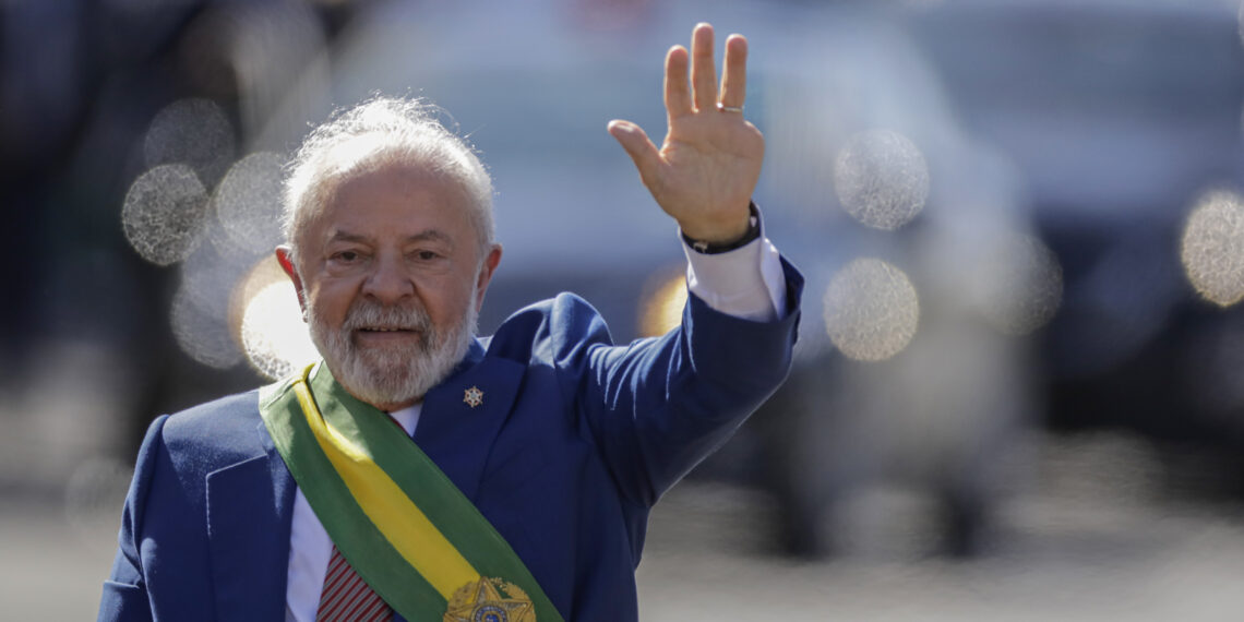 Rejeição a Lula cresce 4 pontos após oito meses de governo; aprovação fica estagnada