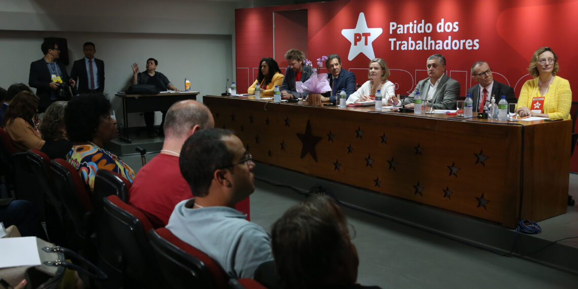 Brasilia DF - O ministro da Fazenda Fernando Haddad, participa de reunião do Diretorio da Executiva do PT.