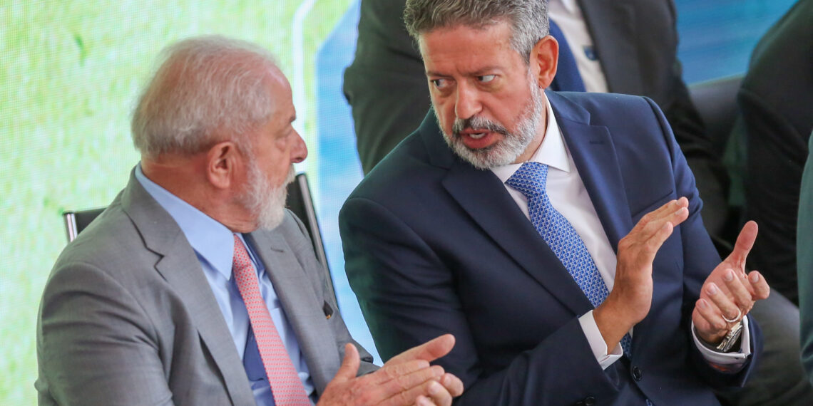Centrão quer mais do Planalto e Lula se vê cercado e ameaçado em sua governabilidade