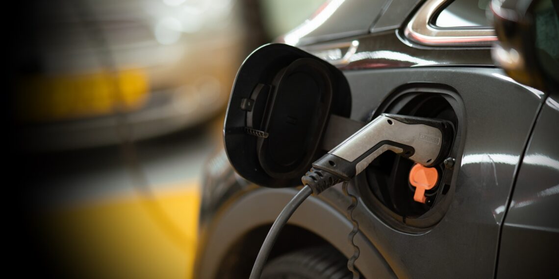 Imposto federal de importação para veículos elétricos será retomado em janeiro