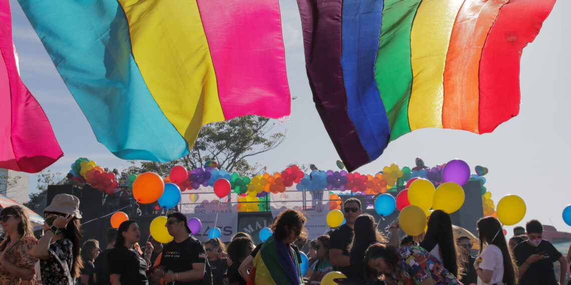 Após dois anos sem ser realizada, a 23ª Parada do Orgulho LGBTS acontece em Brasília