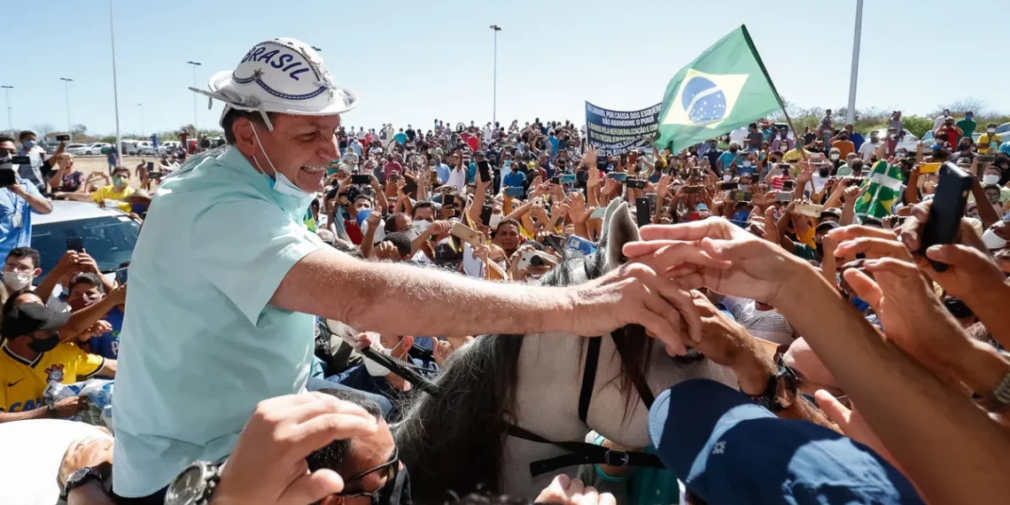 Sob gestão Bolsonaro, desigualdade e extrema pobreza caíram ao menor nível no Brasil 1