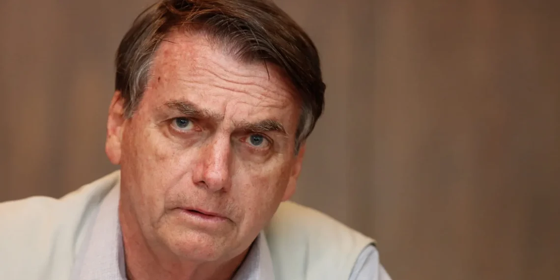 Na mira, de novo: PF investigará ida de Bolsonaro à embaixada da Hungria 1