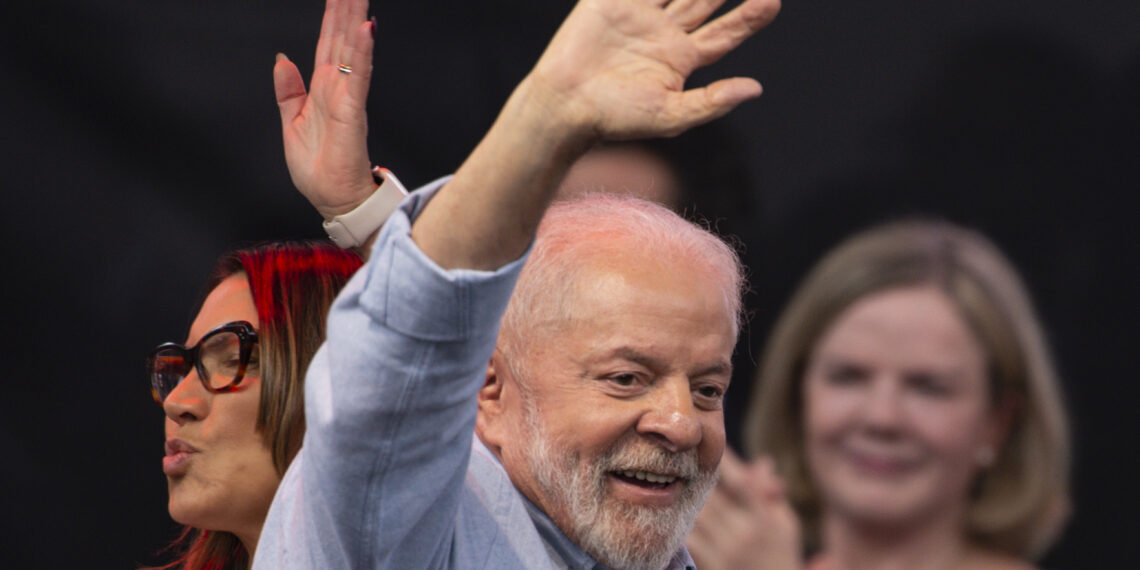 Brasília (DF), 22/12/2023 - O presidente Luiz Inácio Lula da Silva, a primeira-dama, Janja Lula da Silva, e a deputada Gleisi Hoffmann durante a celebração de Natal dos Catadores, Catadoras e População em Situação de Rua, no Estádio Nacional Mané Garrincha, em Brasília. Foto: Marcelo Camargo/Agência Brasil