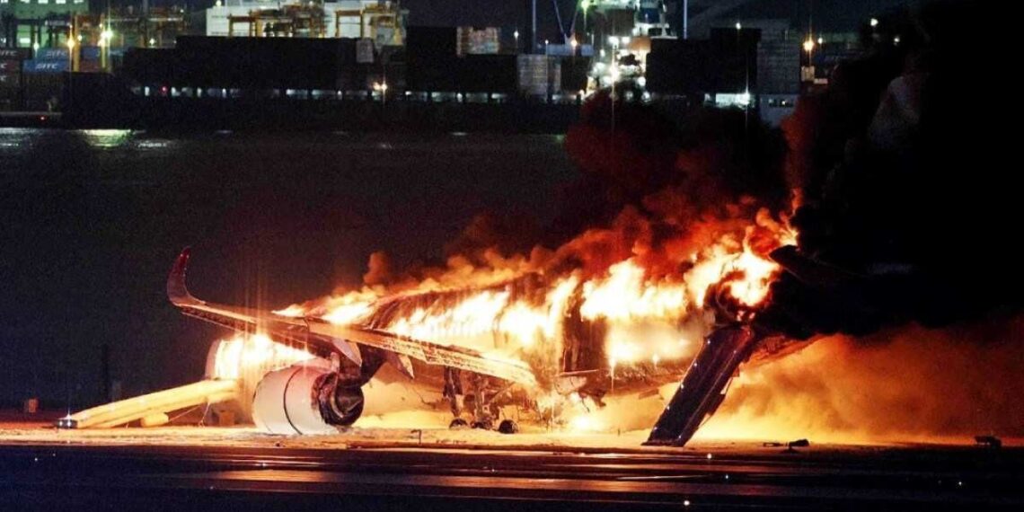 Colisão entre aviões no Japão deixa feridos e vítimas fatais 1