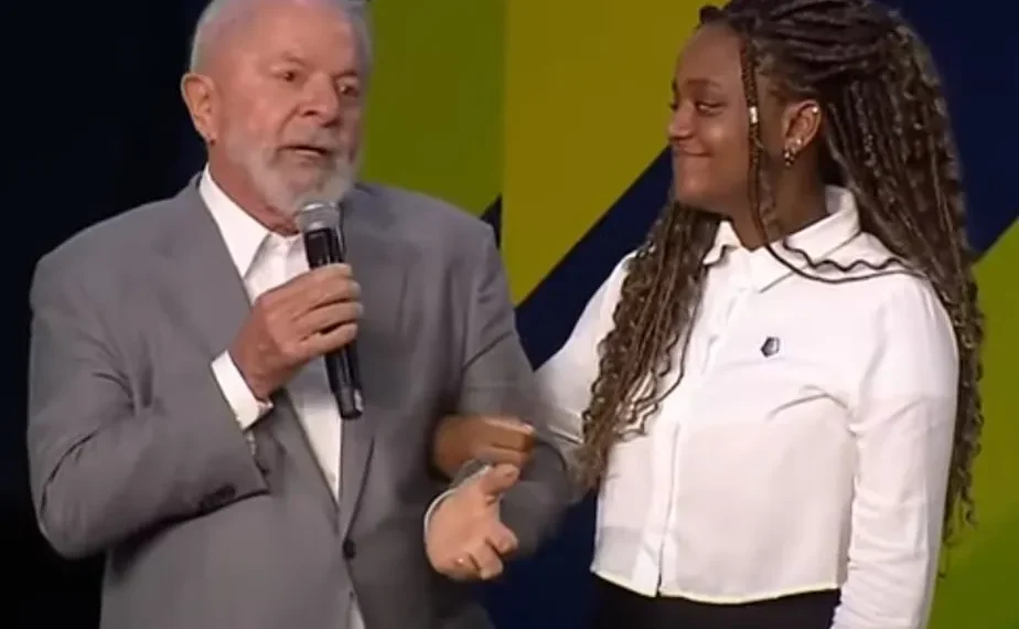 ‘Afrodescendente assim gosta de um batuque, de um tambor’, diz Lula a jovem negra 1