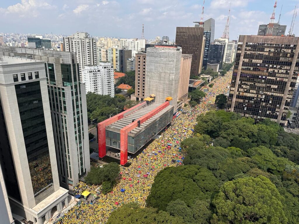 'Ato Pela Democracia' reuniu 750 mil pessoas na Avenida Paulista