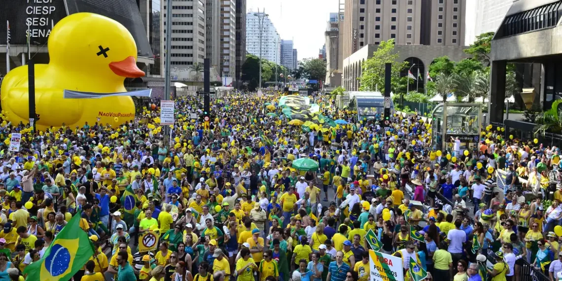 Mais brasileiros se declaram ‘bolsonaristas’ do que ‘petistas’, aponta Atllas/Intel 1