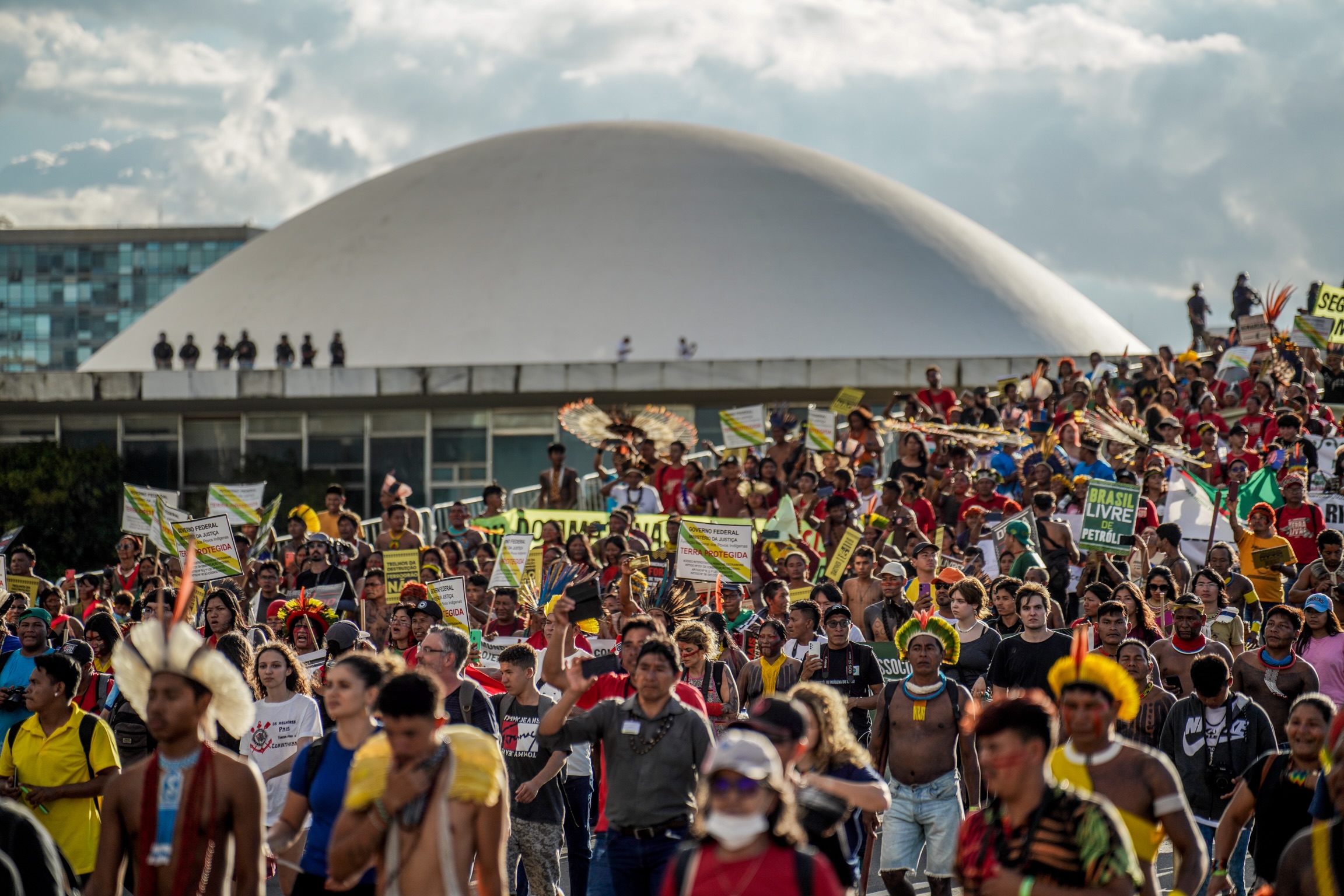 Indígenas marcham até o Palácio do Planalto e põem Lula sob pressão; veja fotos 1