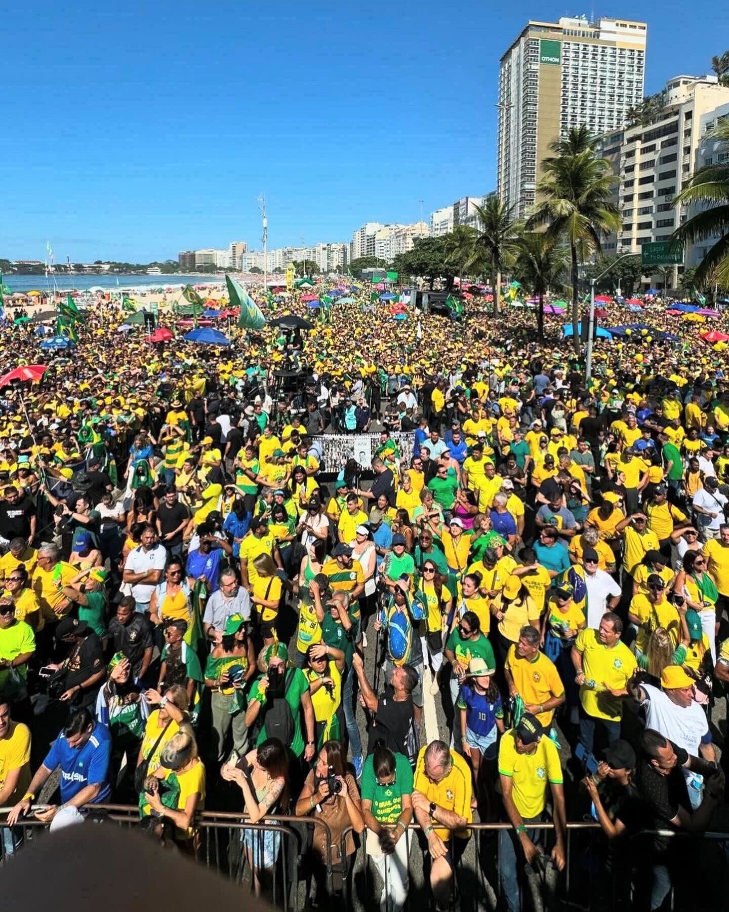 Em ato pela democracia, Bolsonaro reúne milhares de apoiadores no Rio 4