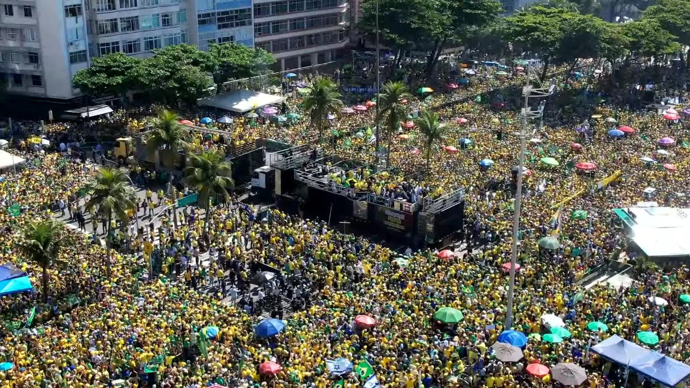 Em ato pela democracia, Bolsonaro reúne milhares de apoiadores no Rio 3