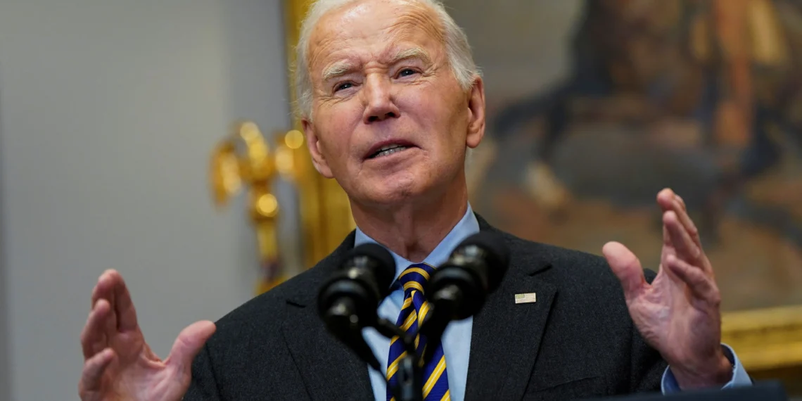 Governo Biden superou Trump e realizou a maior deportação da década, mas parte da imprensa não repercutiu nem fez barulho