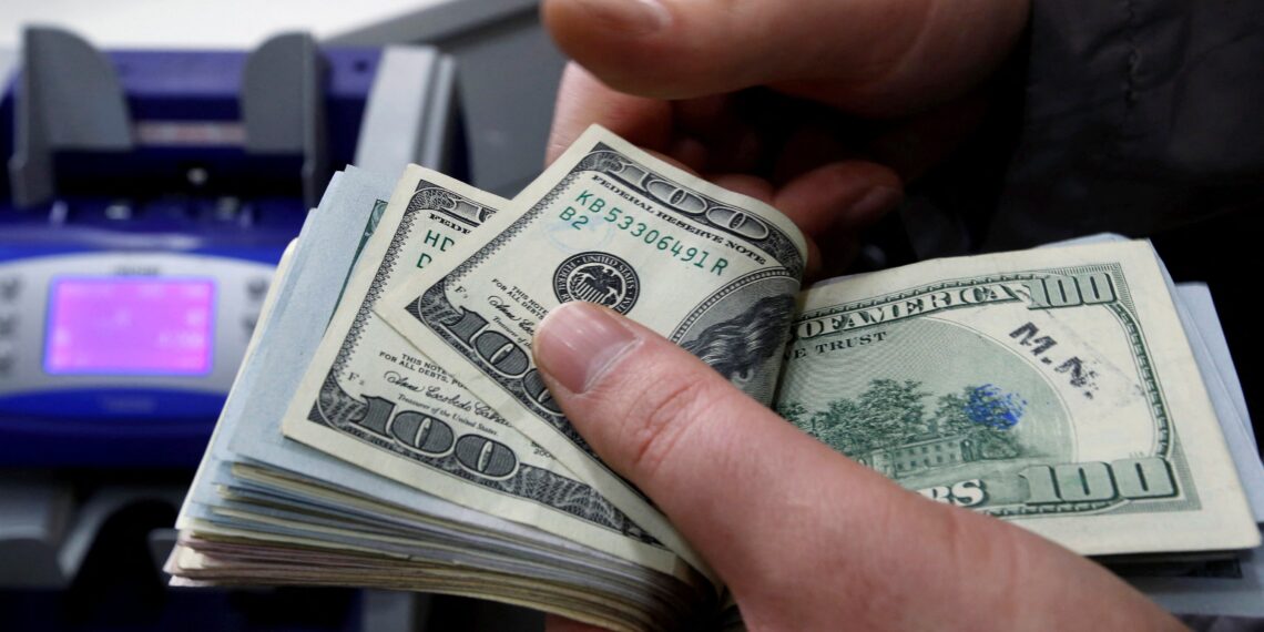 Dólar cai para R$ 5,86 após Trump adiar tarifas e aliviar pressão sobre mercados emergentes