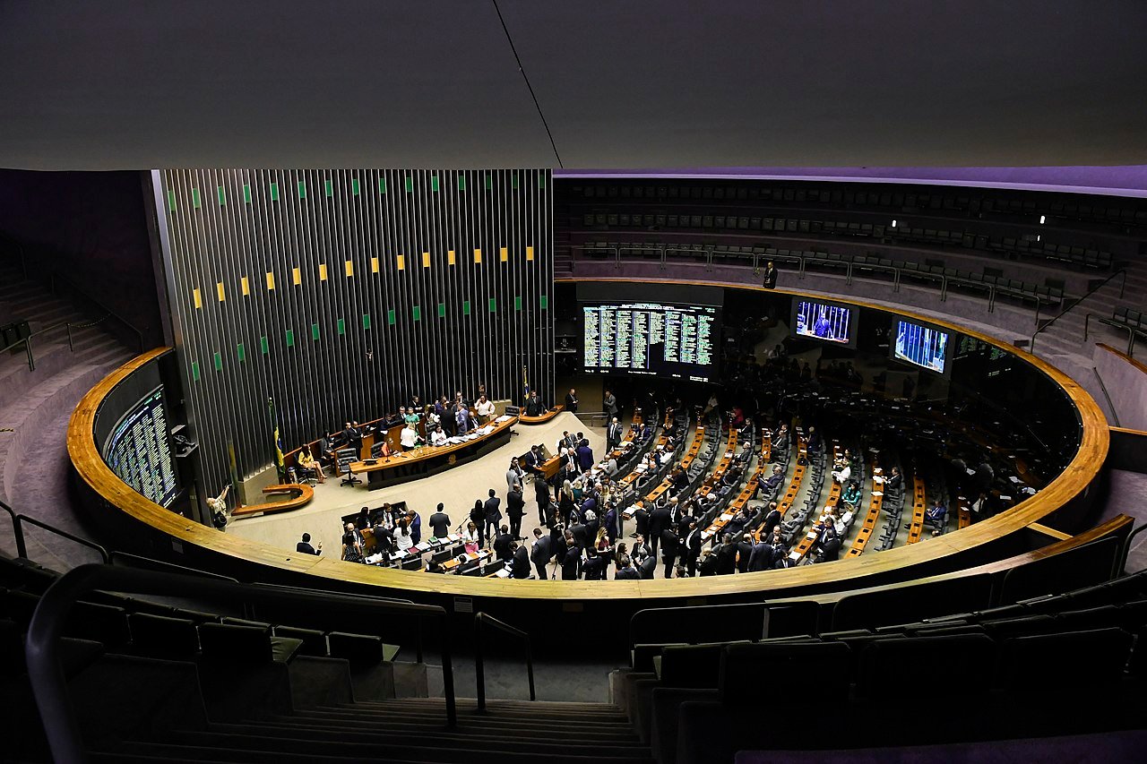 Câmara enfrenta STF e aprova texto que suspende ação penal contra Bolsonaro e outros acusados de golpe 2 Câmara enfrenta STF e aprova texto que suspende ação penal contra Bolsonaro e outros acusados de golpe 1