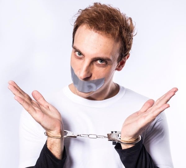 Humoristas Leo Lins é condenado a 8 anos de prisão por piadas em show 2 Humoristas Leo Lins é condenado a 8 anos de prisão por piadas em show 1